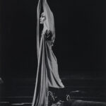 Martha Graham Dance Company, Cave of the Heart, Berlin, 1984, 30,7 x 21,4 cm, Silbergelatineabzug auf Barytpapier, Neg.-Nr. 4083 -18