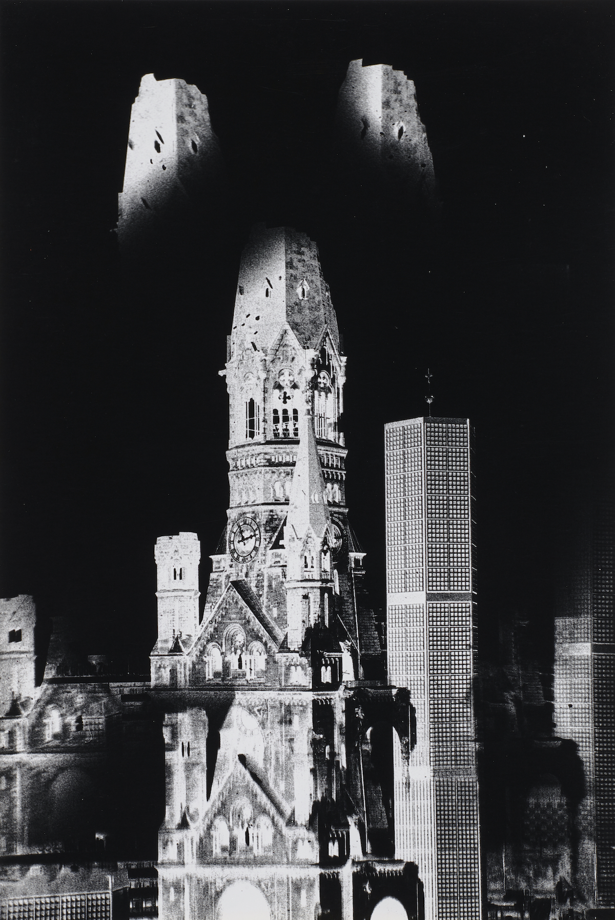 Gedächtniskirche (Negativ, Mehrfachbelichtung), Berlin, 1973, 30,6 x 20,5 cm, Silbergelatineabzug auf Barytpapier, Neg.-Nr. 756A-7